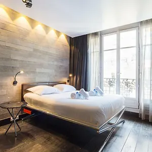 https://cmg-suite-premium-tour-eiffel-iii.fr-paris.fr